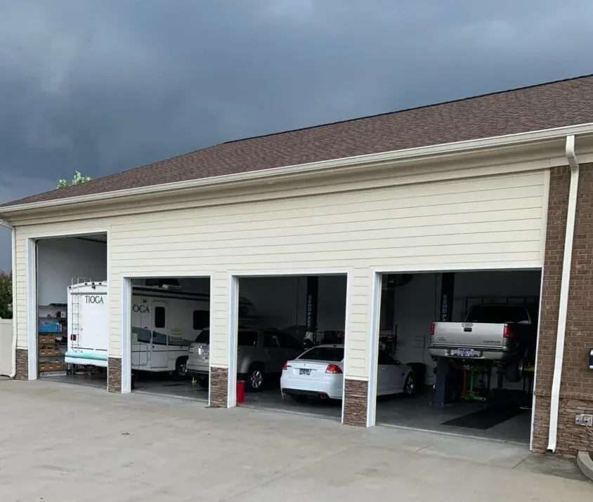 cars parked in auto repair garage in murfreesboro