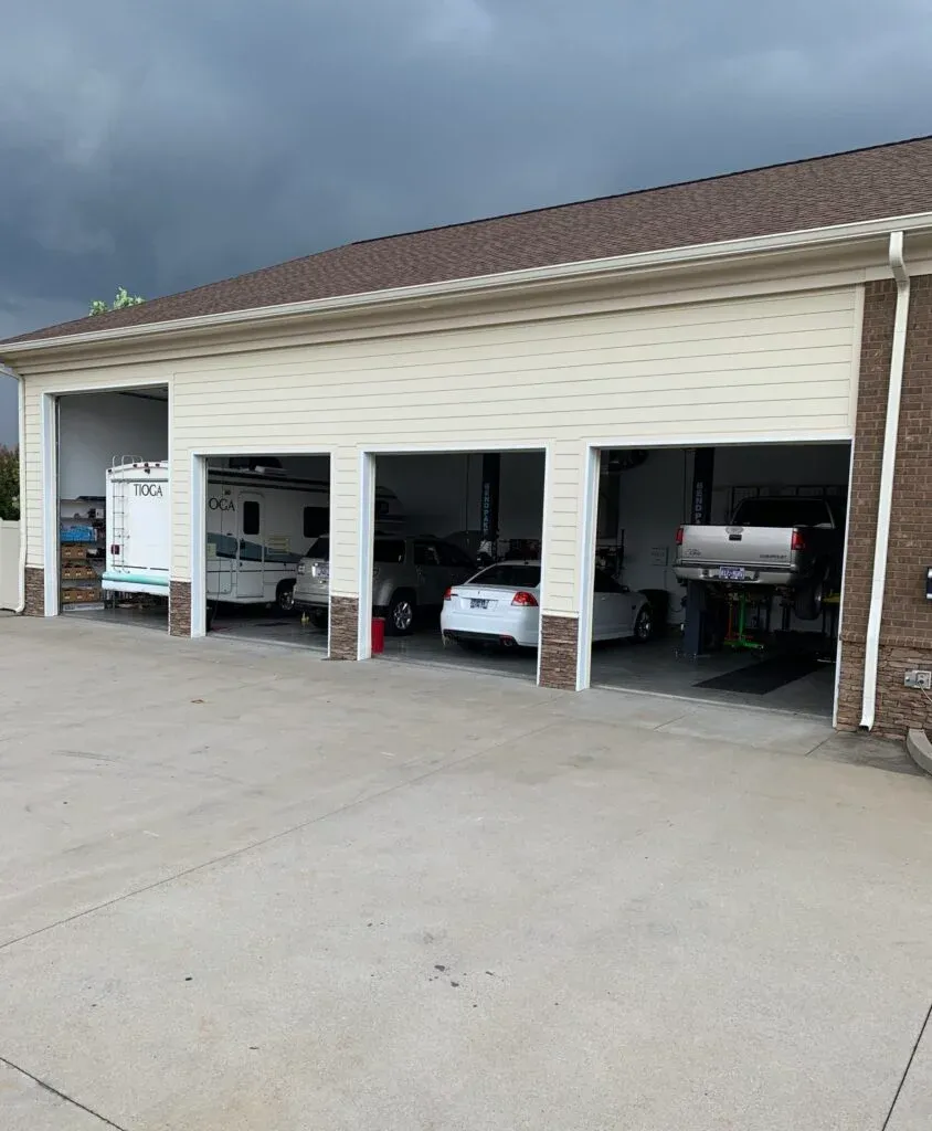 cars parked in auto repair garage in murfreesboro